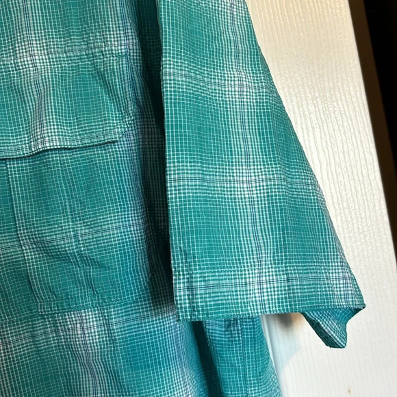 Duluth Trading Co men’s blue nylon blend button down shirt size large - Picture 4 of 8